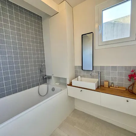 Apartment Vue Sur Les Toits De Propriano (Corsica)