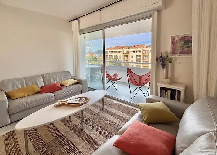 Appartement Vue Sur Les Toits De *